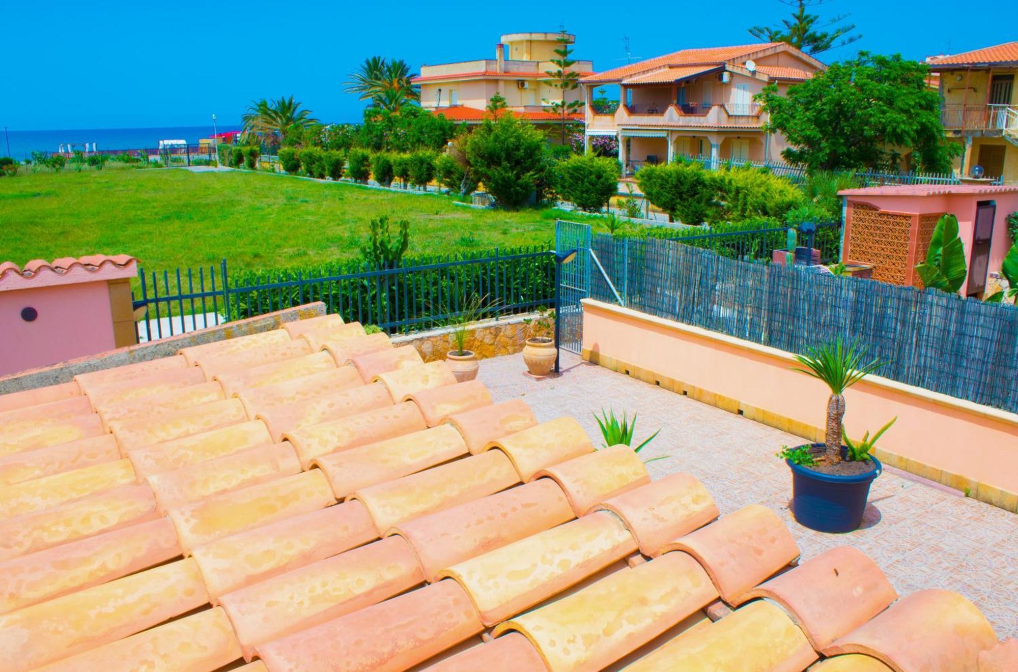 Costa Mediterranea Holiday Homes Кампофеліче-ді-Роччелла Екстер'єр фото