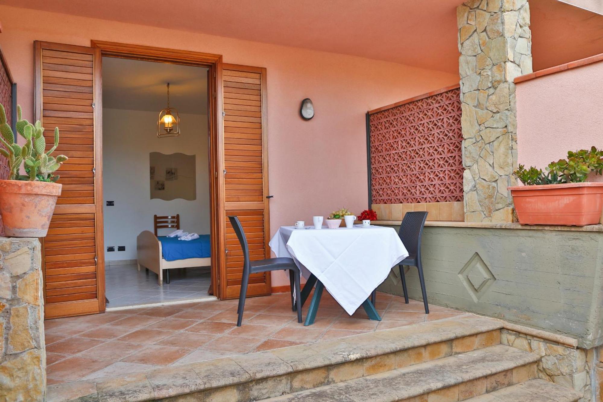 Costa Mediterranea Holiday Homes Кампофеліче-ді-Роччелла Номер фото